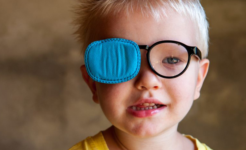 An ophthalmologists guide to know the symptoms of eye problems in your child